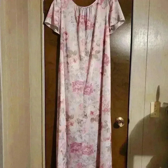Vintage Shadowline Nightgown Floral Cap Flutter Sleeve Size Small Roses Pink - Picture 2 of 5